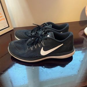 Women’s Nike Tennis Shoes